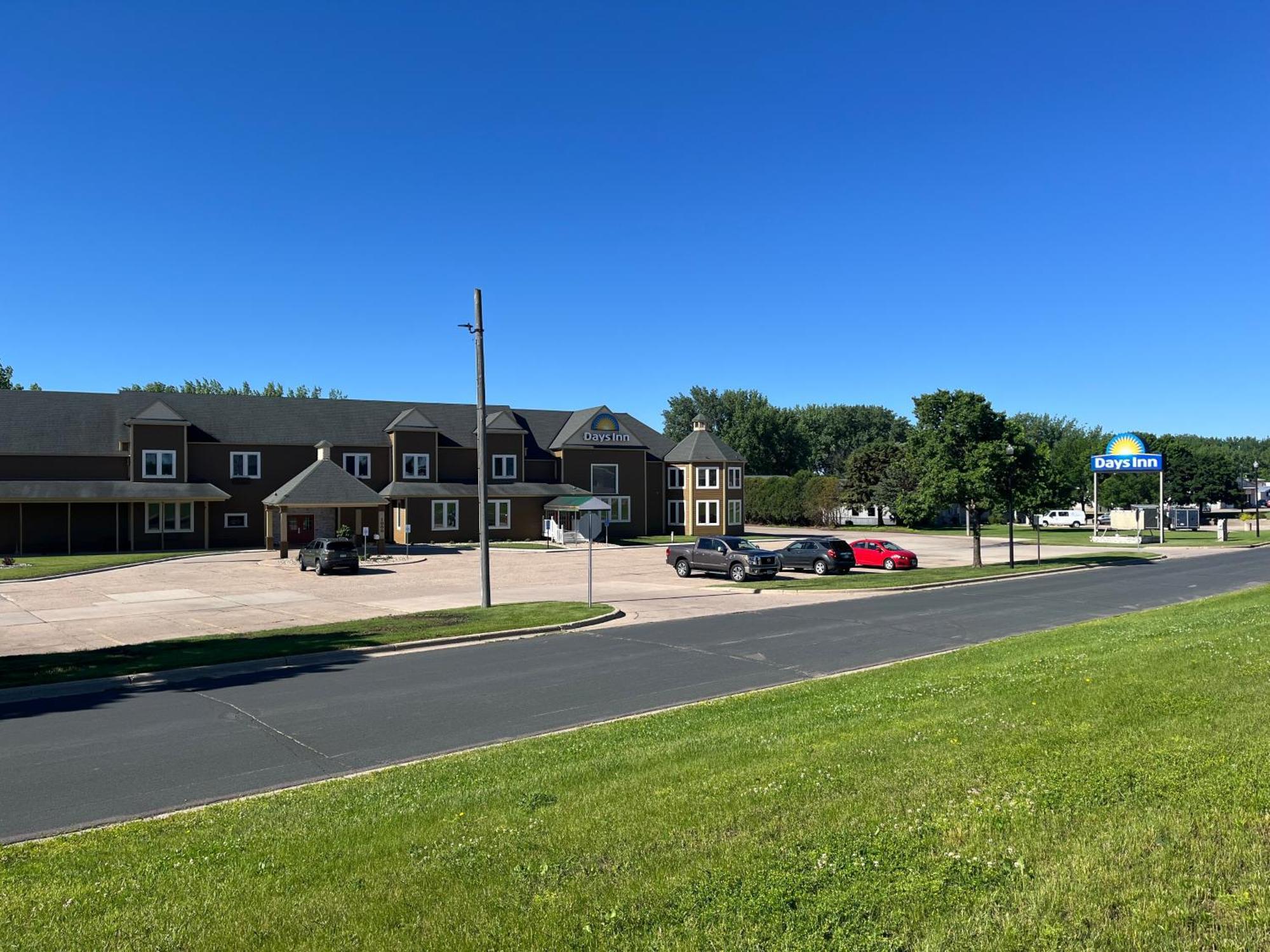 Days Inn By Wyndham Hutchinson Exterior photo
