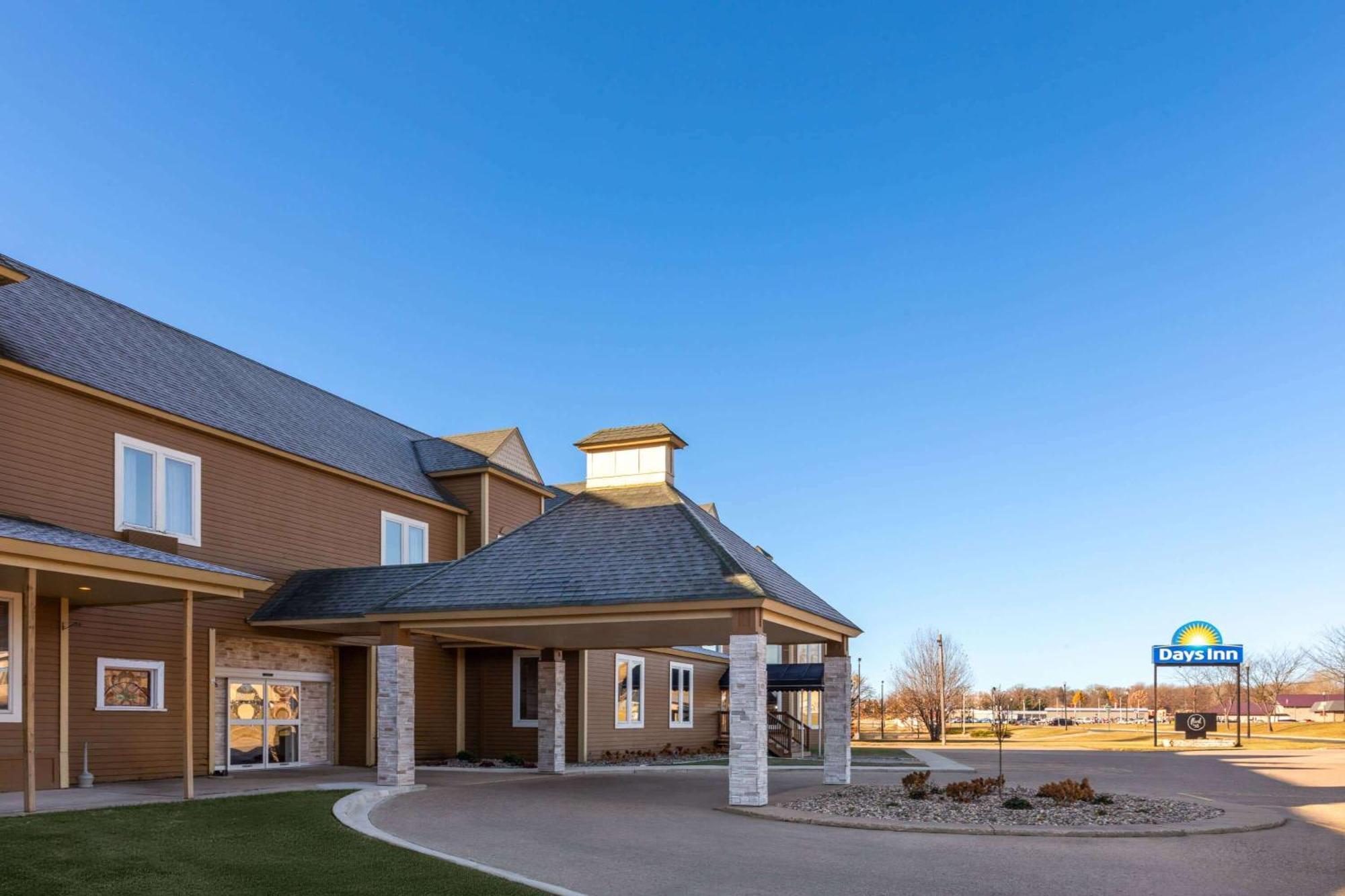 Days Inn By Wyndham Hutchinson Exterior photo