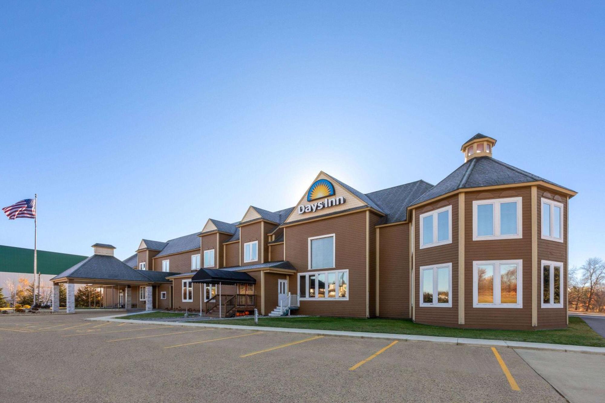 Days Inn By Wyndham Hutchinson Exterior photo